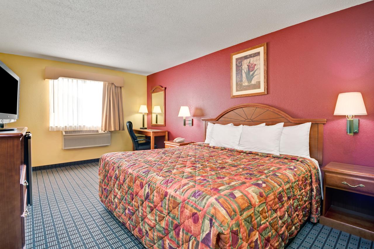 Days Inn By Wyndham Torrington - thumb 10
