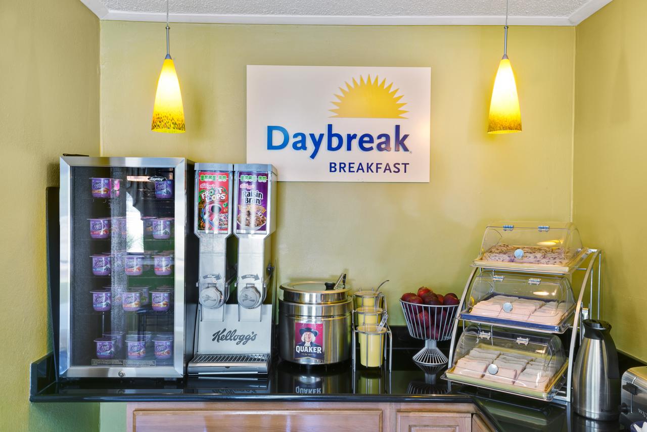 Days Inn By Wyndham Torrington - thumb 1