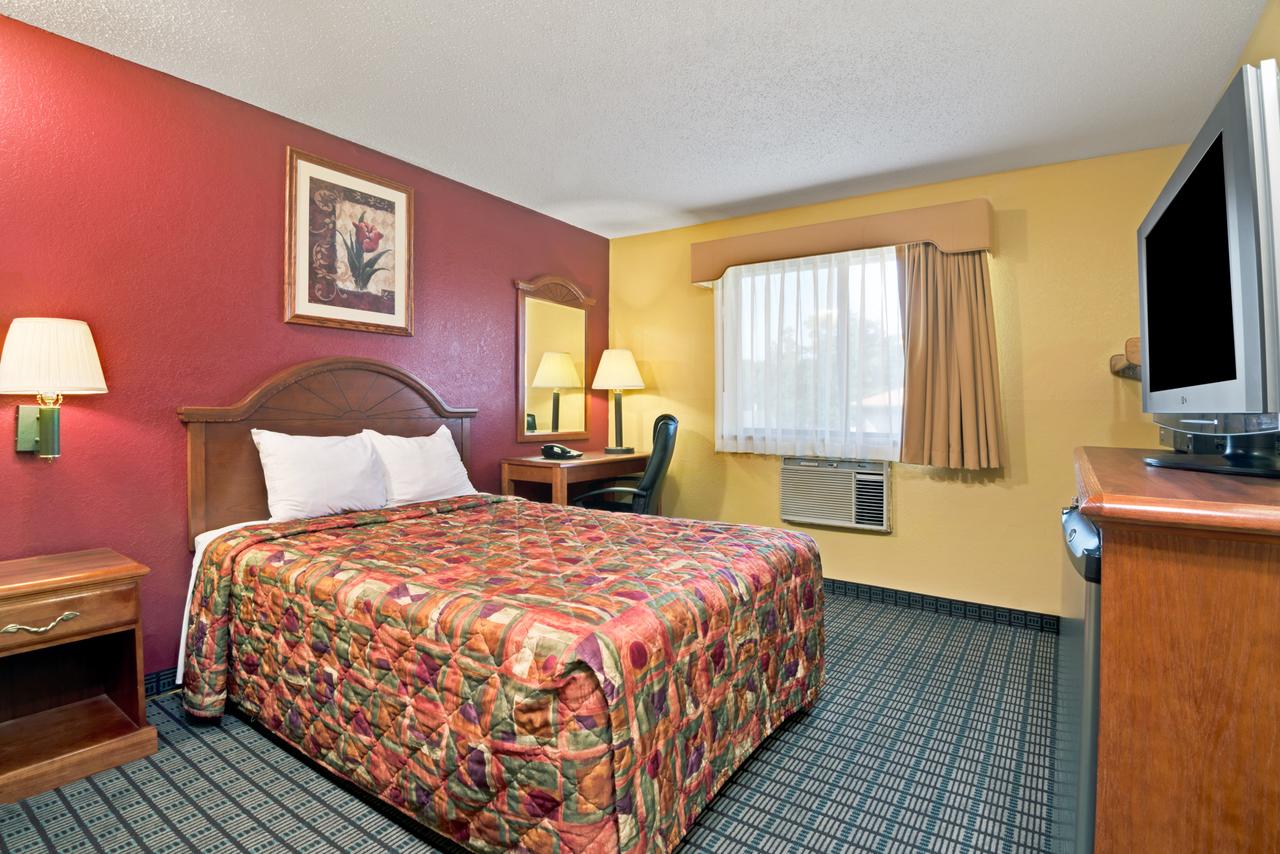 Days Inn By Wyndham Torrington - thumb 6