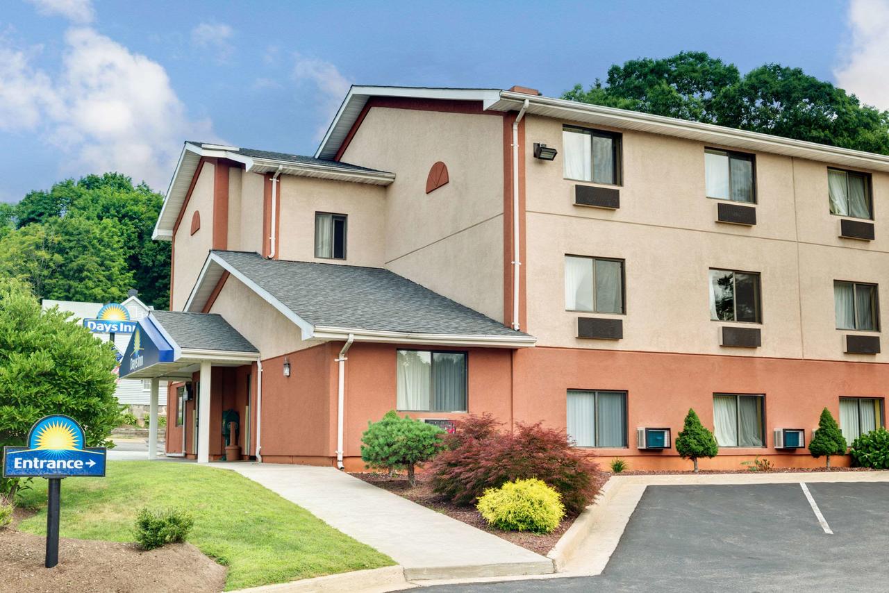 Days Inn By Wyndham Torrington - thumb 0