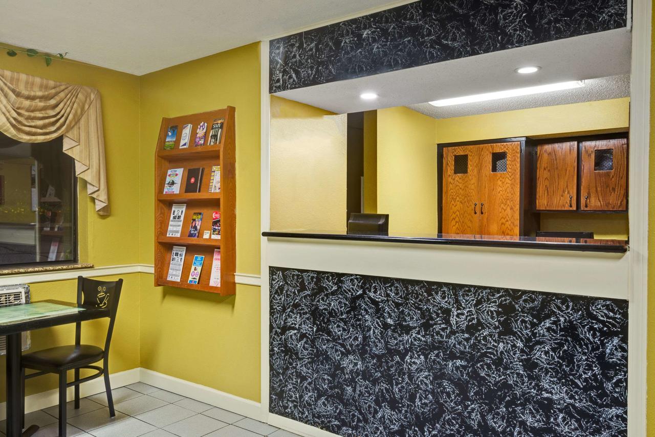 Days Inn By Wyndham Torrington - thumb 26