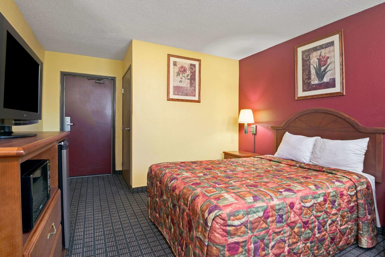 Days Inn By Wyndham Torrington - thumb 12