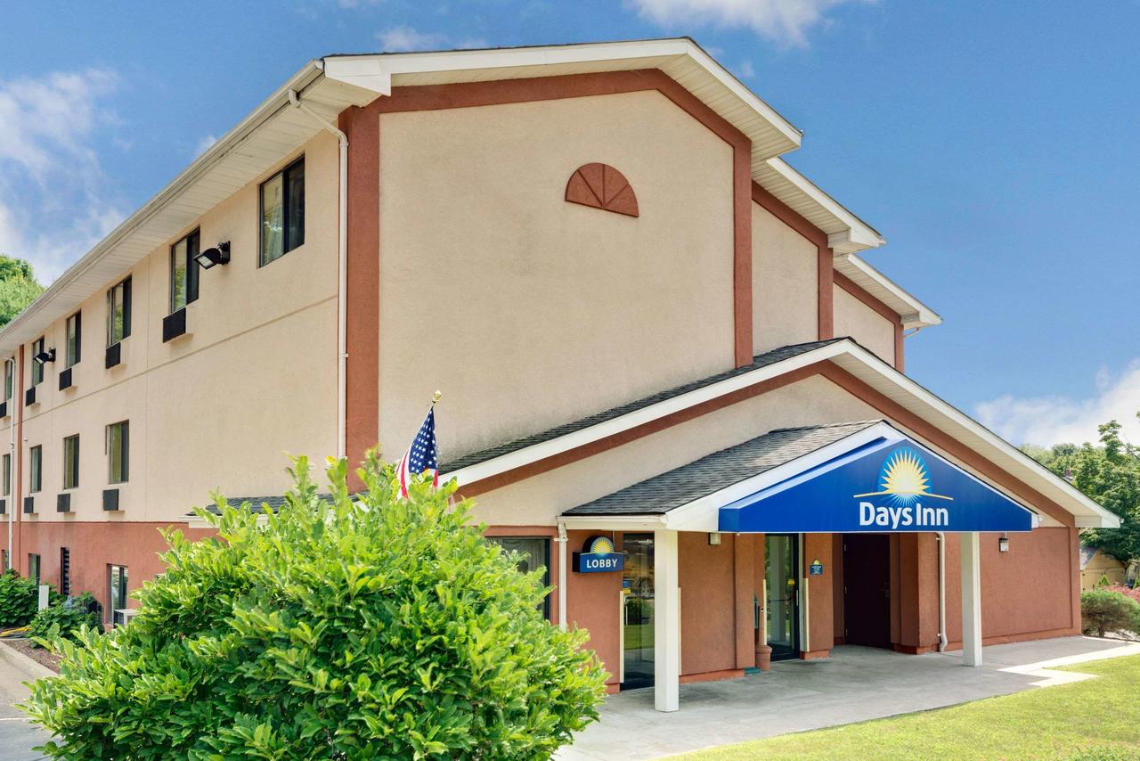 Days Inn By Wyndham Torrington - thumb 18