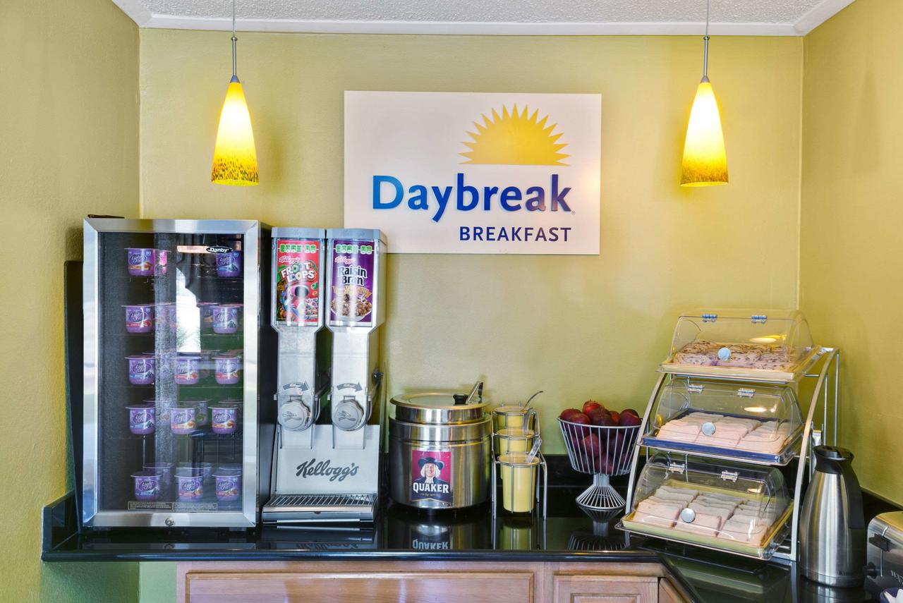 Days Inn By Wyndham Torrington - thumb 14