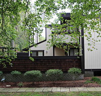 908 Singles Court Condo - Accommodation Deal