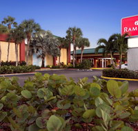 Ramada by Wyndham Naples - Accommodation Deal