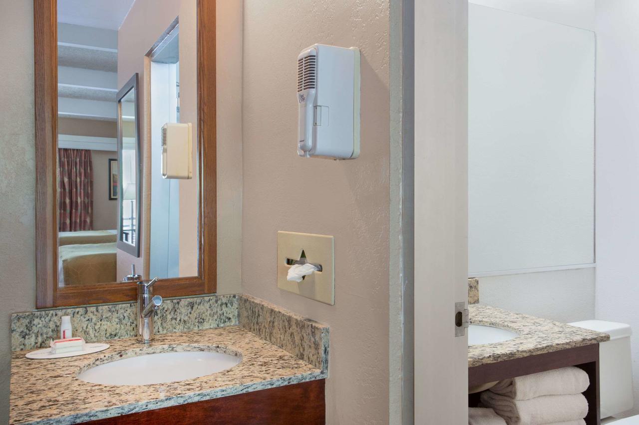 Travelodge By Wyndham Lakeland - thumb 38
