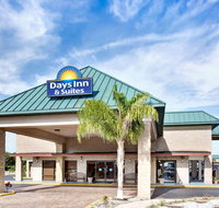 Days Inn  Suites by Wyndham Davenport - Accommodation Deal