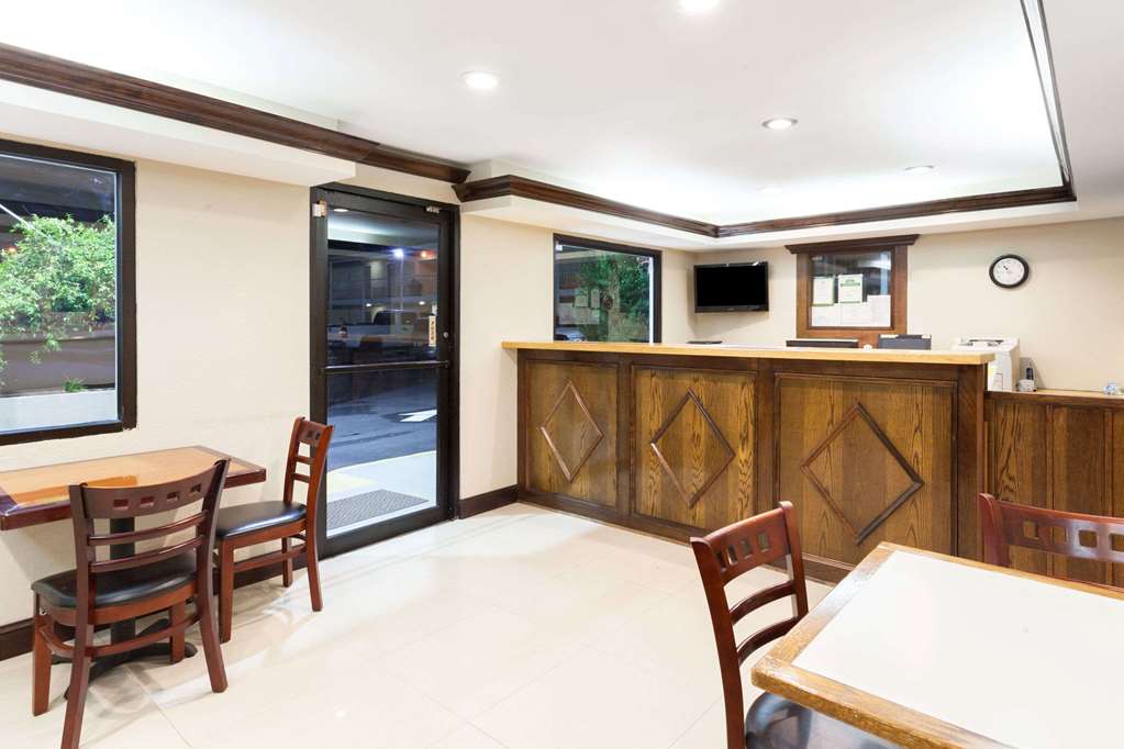 Days Inn Dahlonega - thumb 4