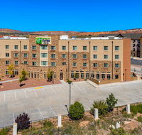 Holiday Inn Express And Suite East - Accommodation Deal