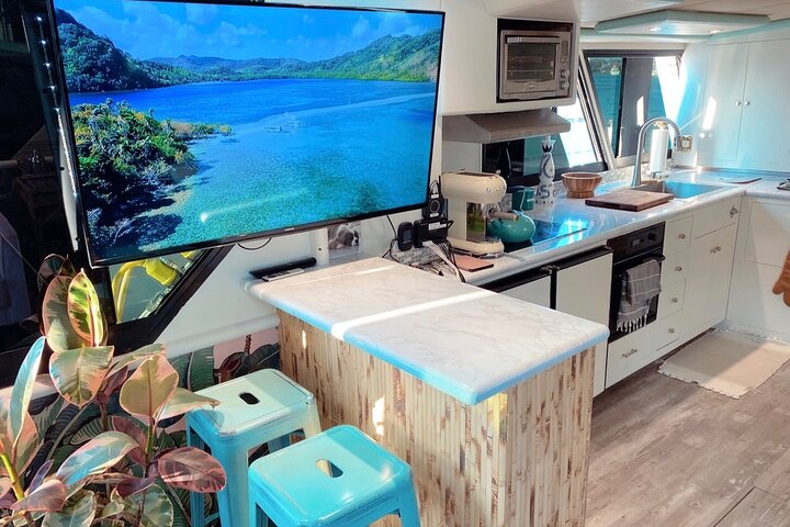 59ft Tiki Yacht Rental & Tour Of Santa Monica Bay - thumb 2