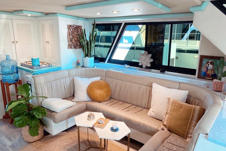 59ft Tiki Yacht Rental & Tour Of Santa Monica Bay - thumb 4