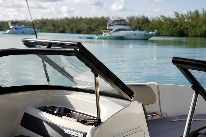 VR5 21 Ft Boat Rental For 7 People Gas Included, Be Your Own Captain - thumb 2