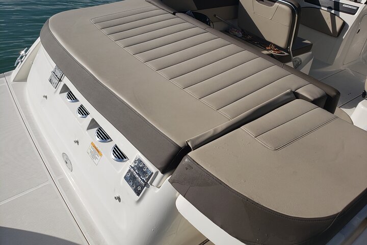 VR5 21 Ft Boat Rental For 7 People Gas Included, Be Your Own Captain - thumb 5