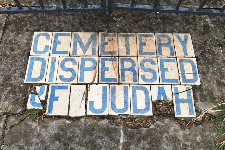 Canal Street Cemeteries And Katrina Memorial Of New Orleans - thumb 1