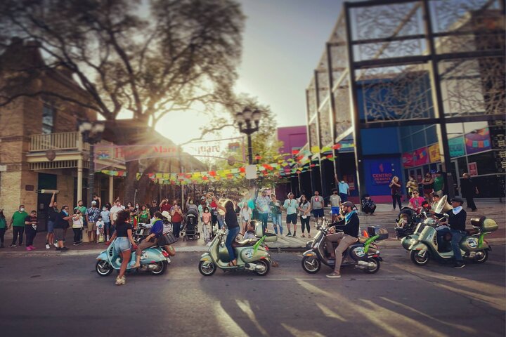 CITY Vespa SiDeCaR Tour And Tacos - thumb 2